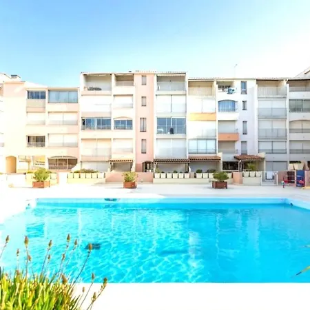 Centre Port,studio Cosy,vue Piscine Et Sur Le Parking Prive Ainsi Que Le Mont Saint Martin *