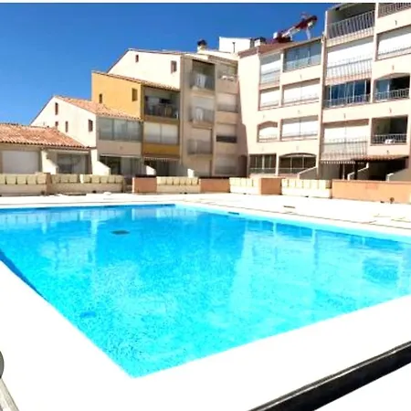 Centre Port,studio Cosy,vue Piscine Et Sur Le Parking Prive Ainsi Que Le Mont Saint Martin *