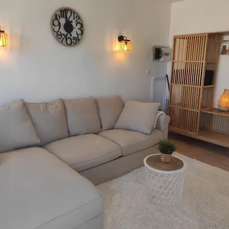 Centre Port,studio Cosy,vue Piscine Et Sur Le Parking Prive Ainsi Que Le Mont Saint Martin * Agde