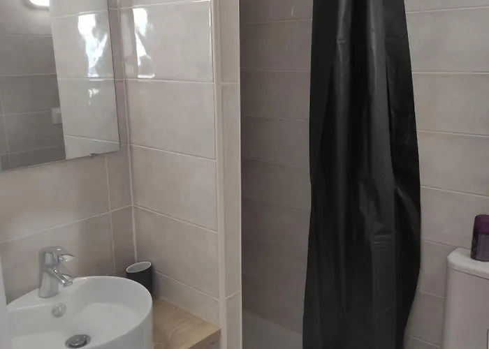 Richelieu Port Position Cosy 2 Adultes Piscine Place De Parking Privative Vue Mont Saint Martin شقة آجد
